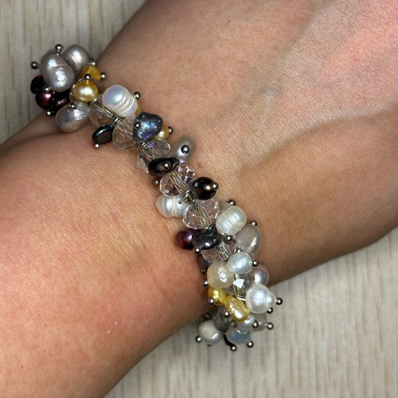Stretchy pearl, crystal, and silver bracelet - Picture 4 of 5